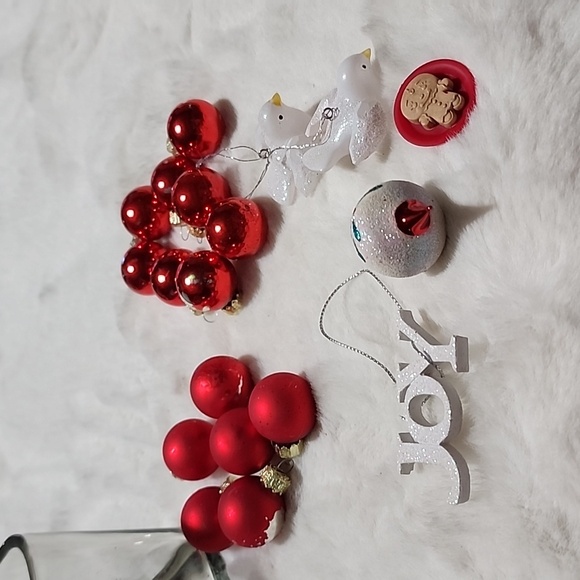 GLASS CONTAINER WITH VINTAGE CHRISTMAS ORNAMENTS FOR CHRISTMAS 🎄 TREE - Picture 5 of 7